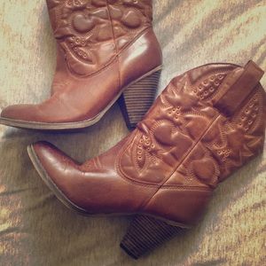 Heeled cowboy boots